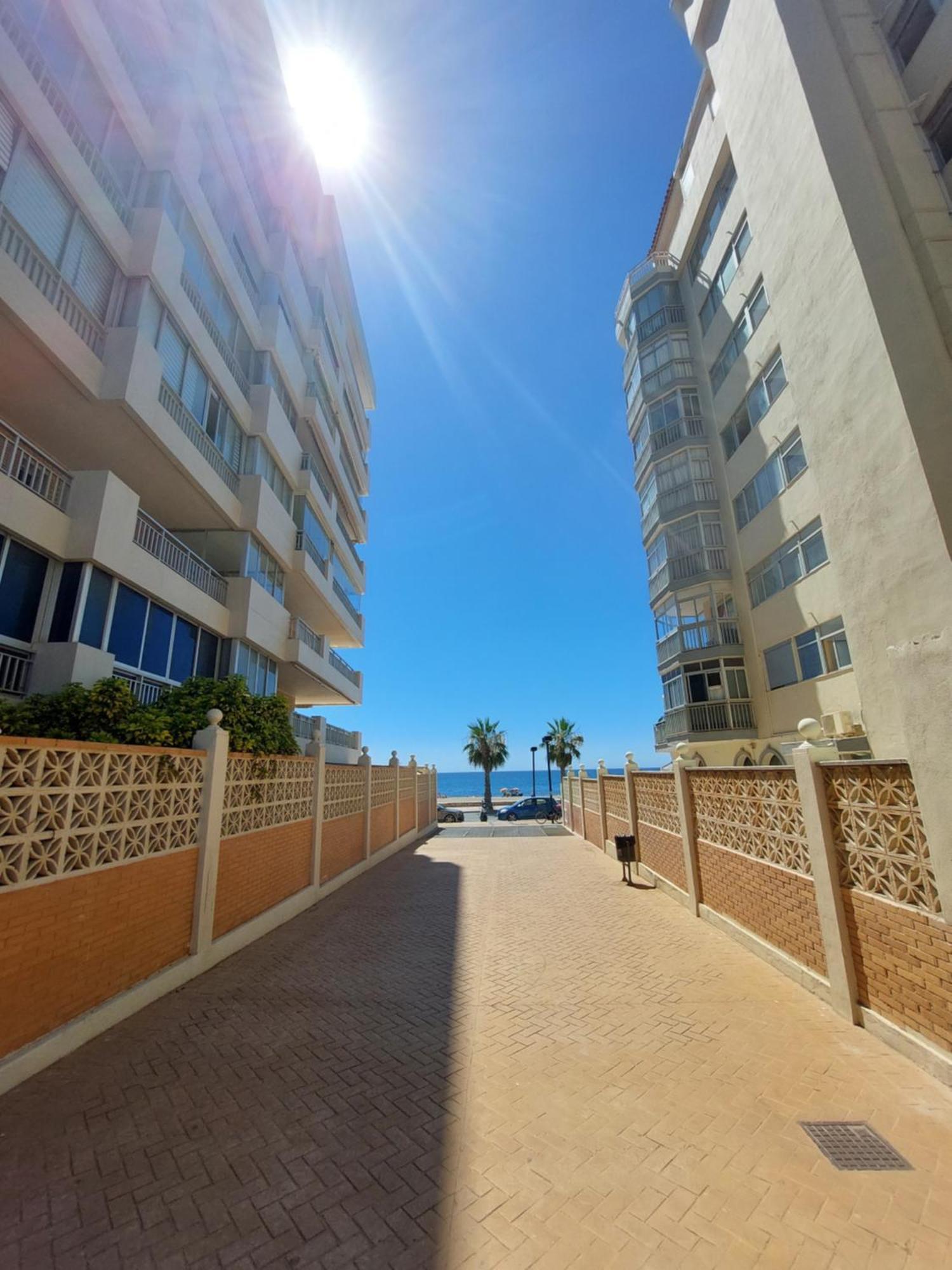 Estudio Con Piscina Y Parking, Playa A 4 Min A Pie, Tren A 2 Min Fuengirola Exterior photo